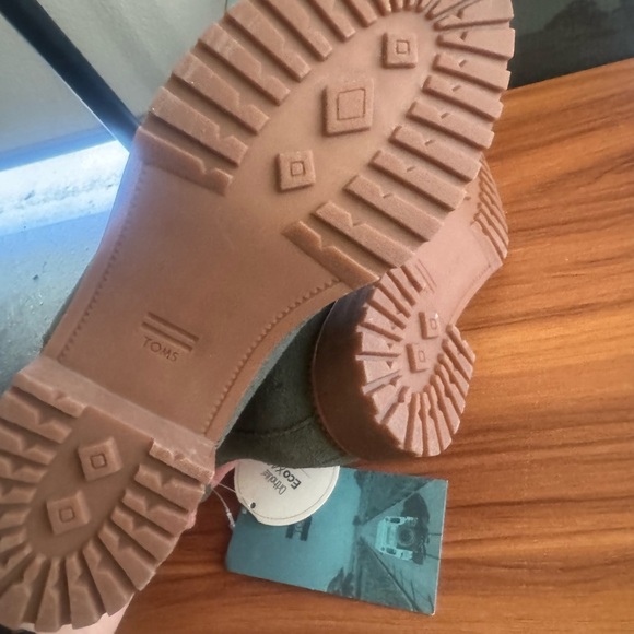 New never worn TOMS Cleo boots - Picture 5 of 6